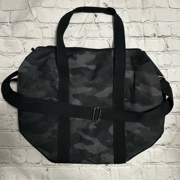Banana Republic Factory Other - 🆕dark camo duffel bag